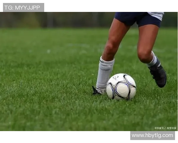 初学者必看踢足球基础技巧与训练方法全解析 初学者必看踢足球基础技巧与训练方法全解析